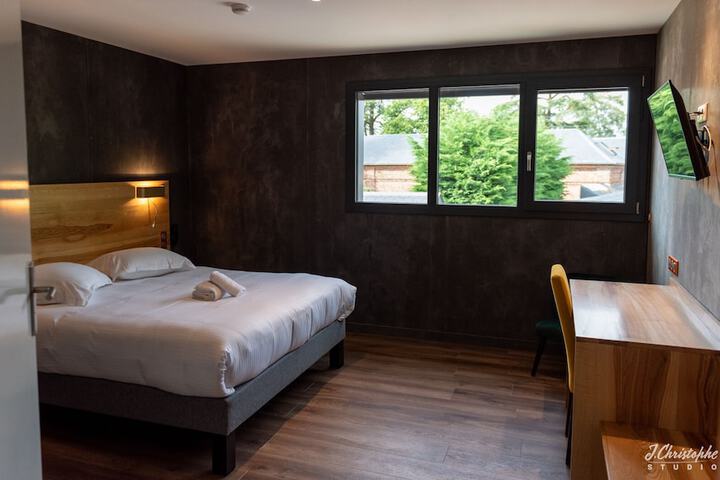 Room 10 of 33