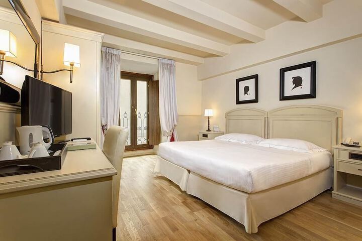 Room 43 of 122