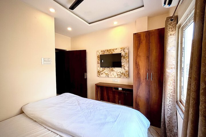 Room 21 of 32
