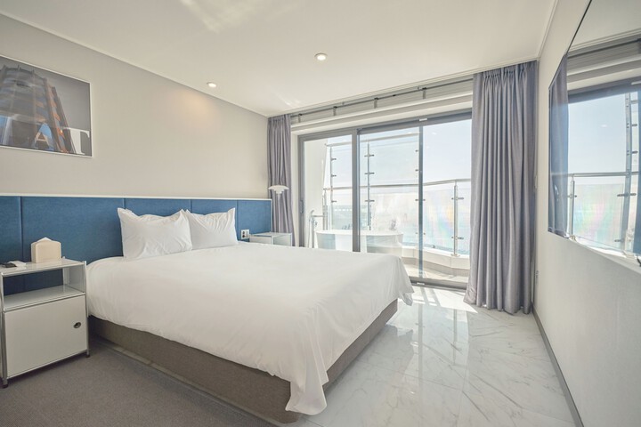 Room 17 of 29