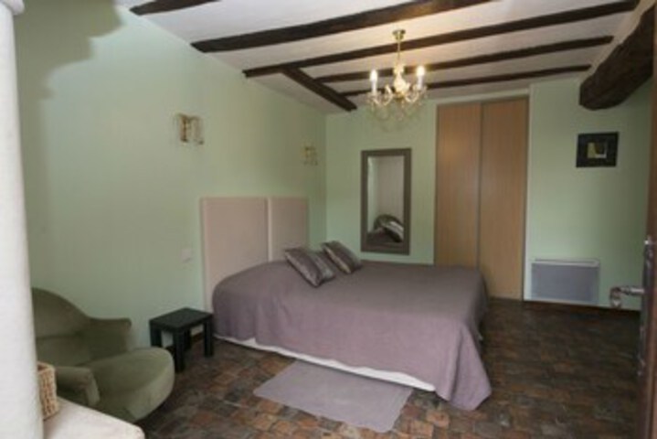 Room 10 of 27