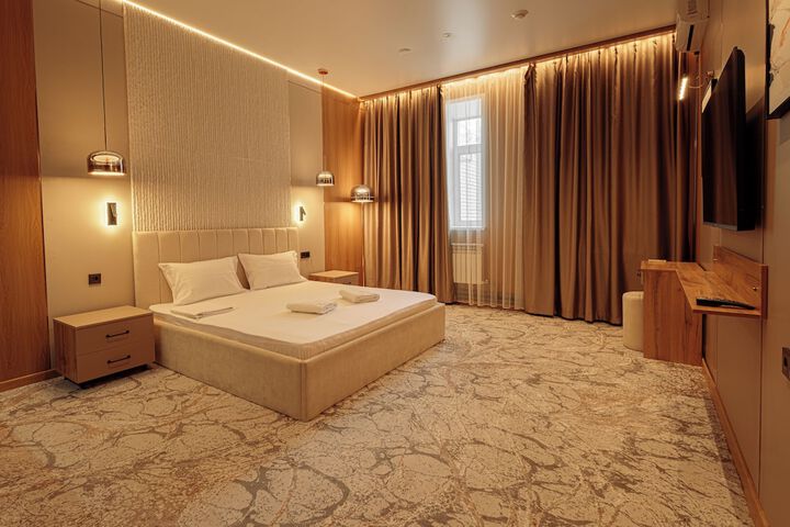 Room 6 of 16