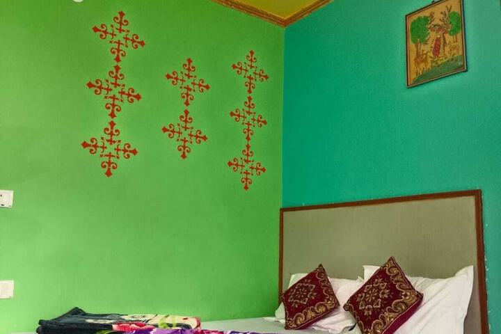 Room 25 of 39