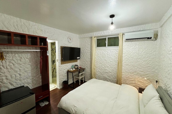 Room 28 of 80