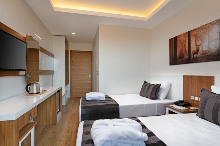 Room 10 of 27