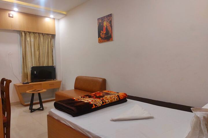 Room 7 of 19