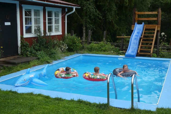 Pool 33 of 73