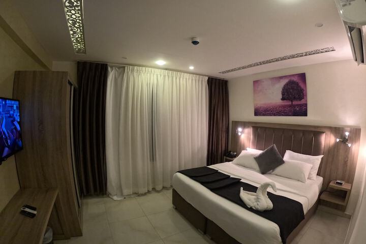 Room 19 of 38