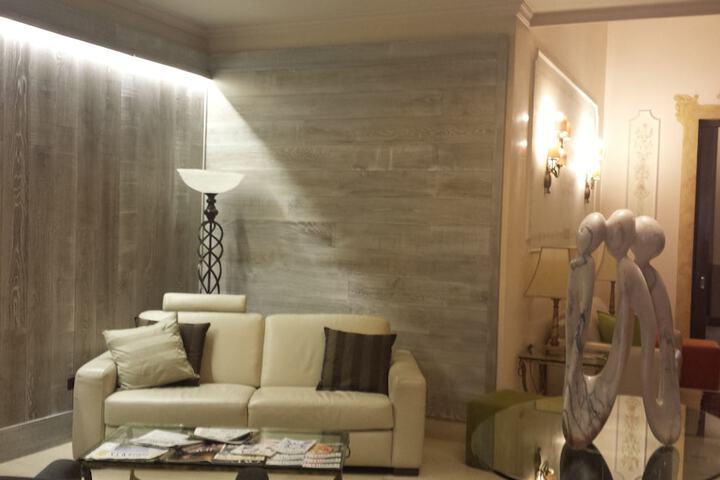 Entrance & Lobby