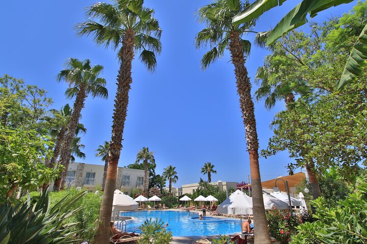 Hotel Pool