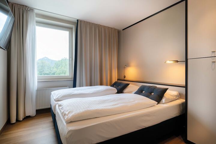 Room 27 of 109