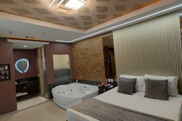 Room 14 of 35
