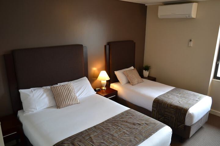 Room 6 of 34