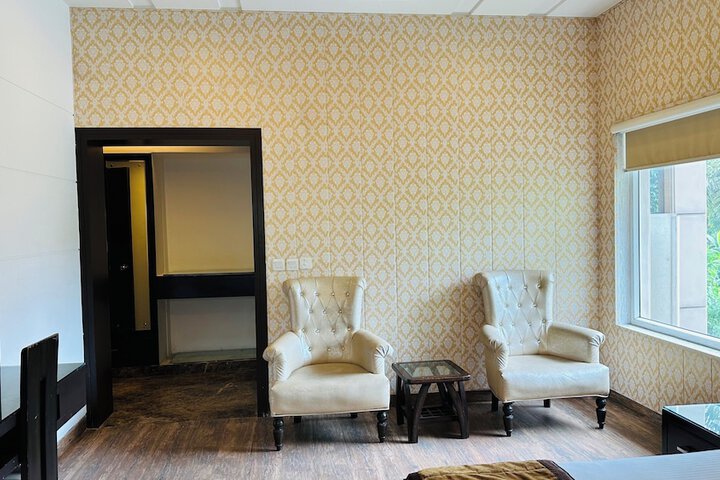 Room 5 of 10