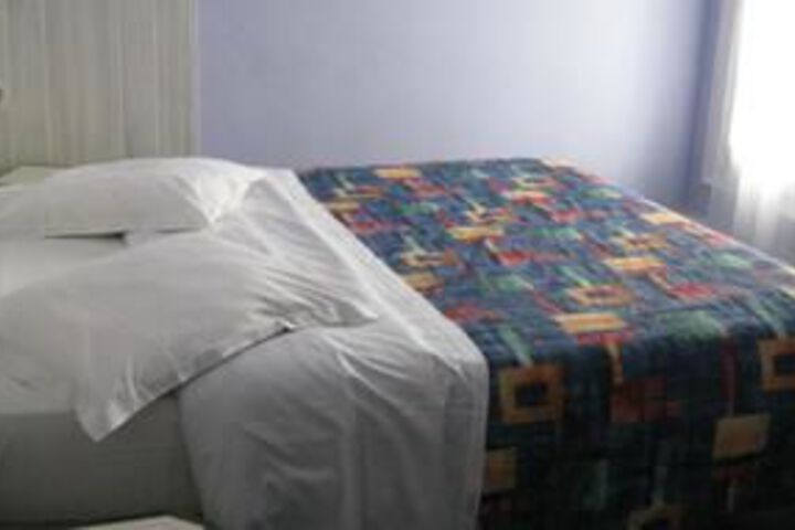 Room 16 of 28