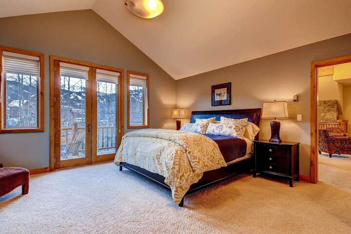 Room 4 of 52