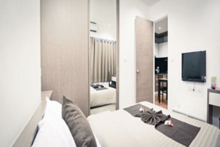 Room 8 of 19