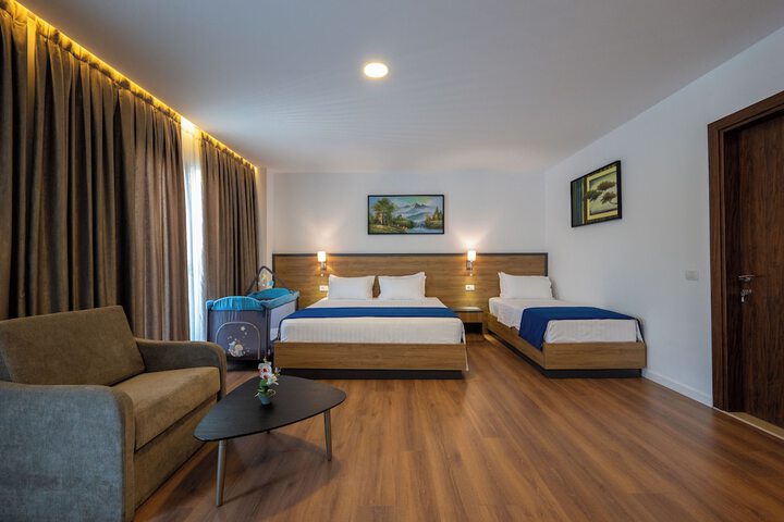 Room 6 of 75