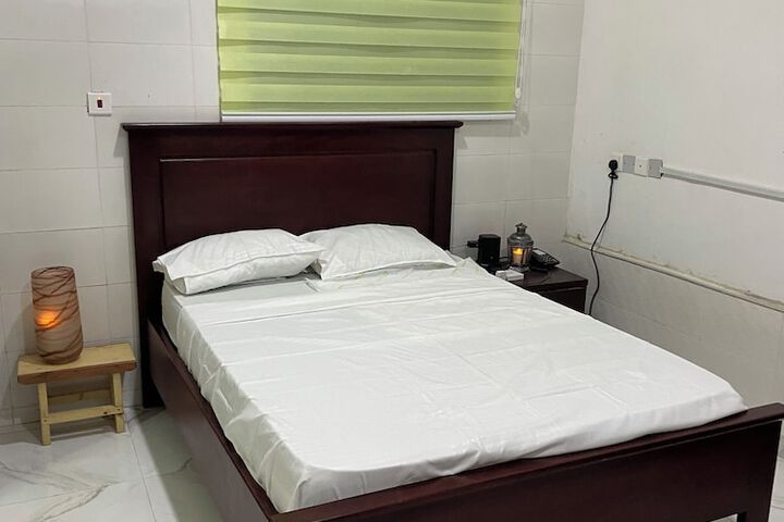 Room 6 of 28