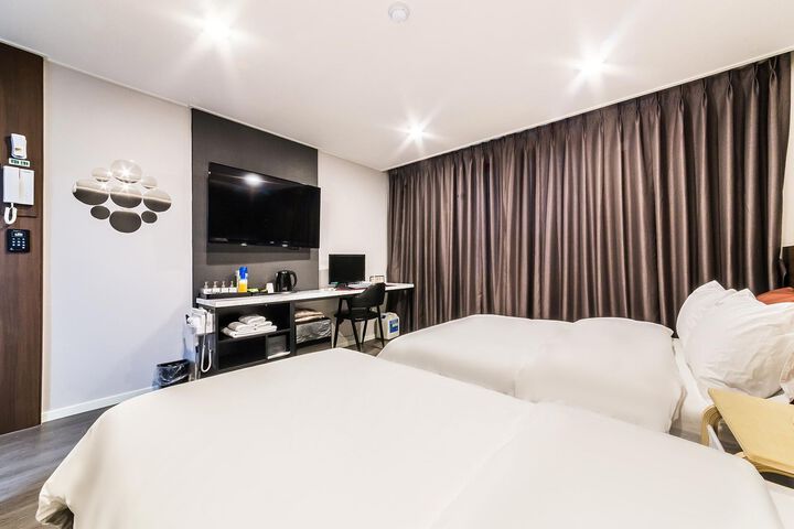 Room 38 of 155