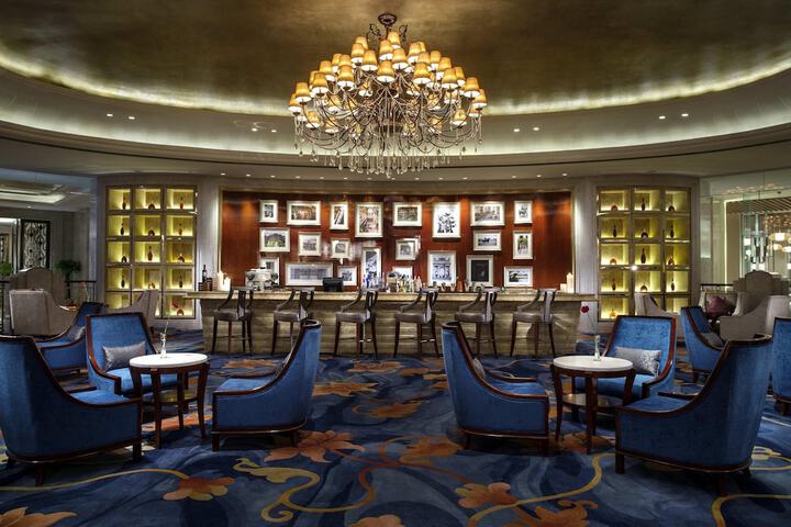 Lounge 66 of 76