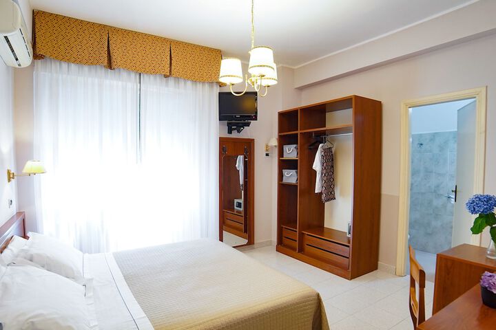 Room 7 of 30