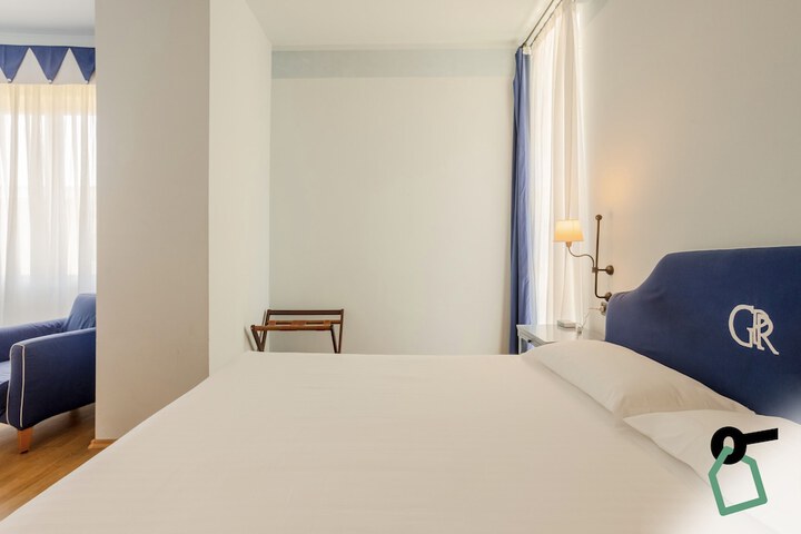 Room 9 of 27