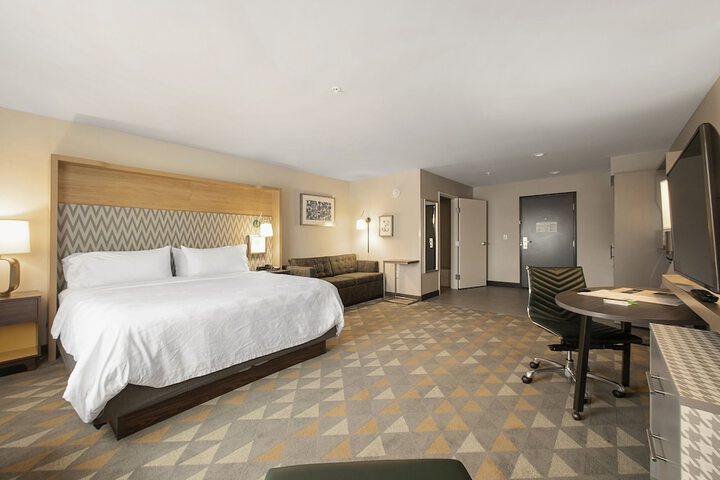Standard King Bed Accessible (6 of 21)