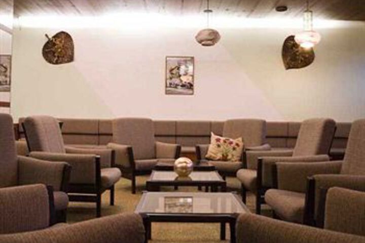 Lounge 5 of 21