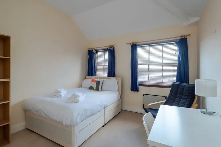 Room 9 of 17