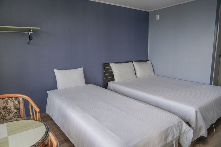 Room 16 of 22