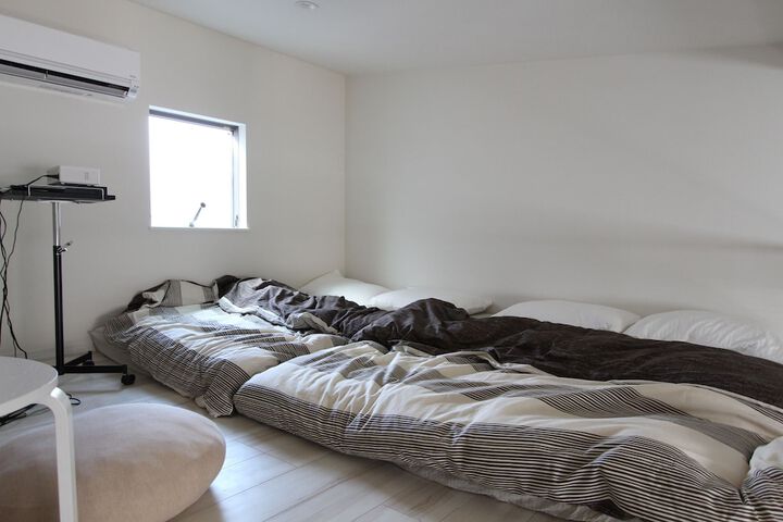 Room 11 of 143