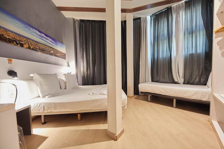 Room 16 of 38