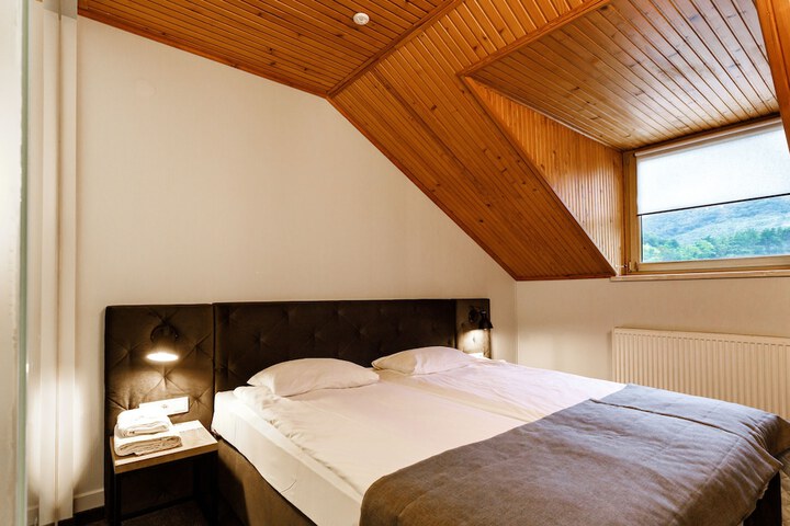 Room 3 of 135