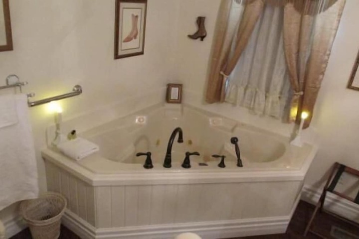 Hot Tub 21 of 46