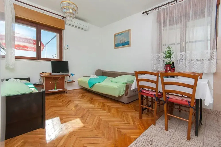 Room 2 of 11