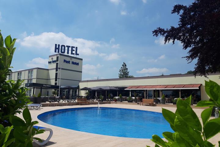 Pool Hotel