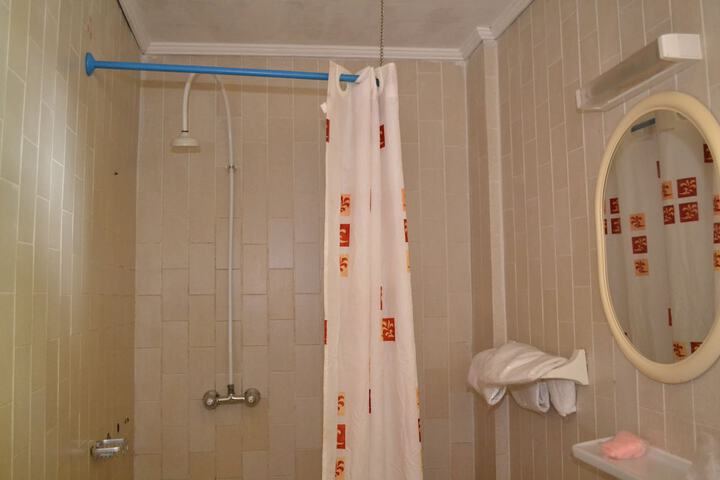 Room 13 of 28