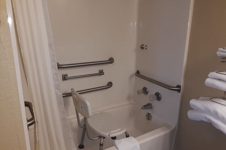 2 Double Beds (14 of 16)