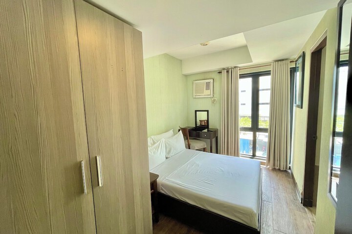 Room 10 of 37
