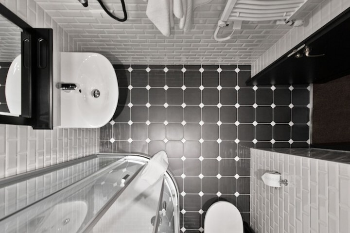Room 13 of 20