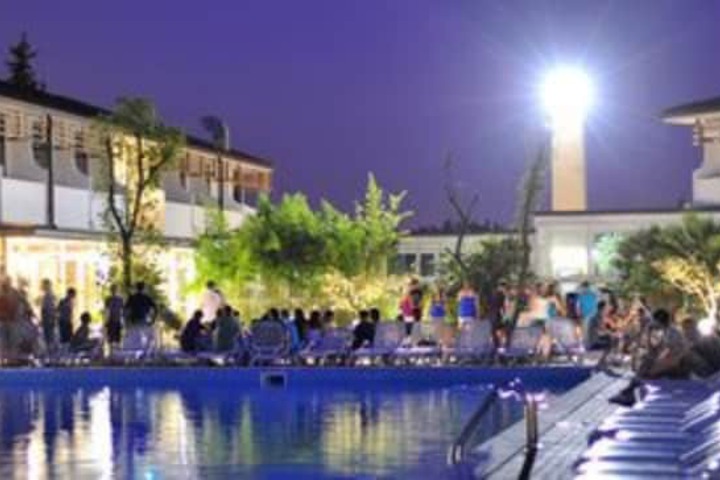 Hotel with Pool