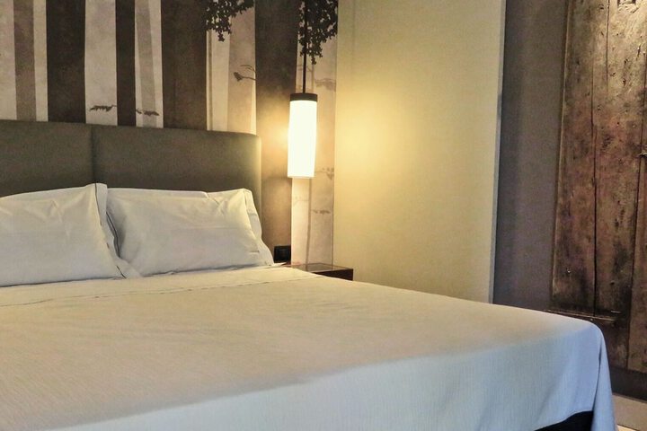 Room 28 of 106