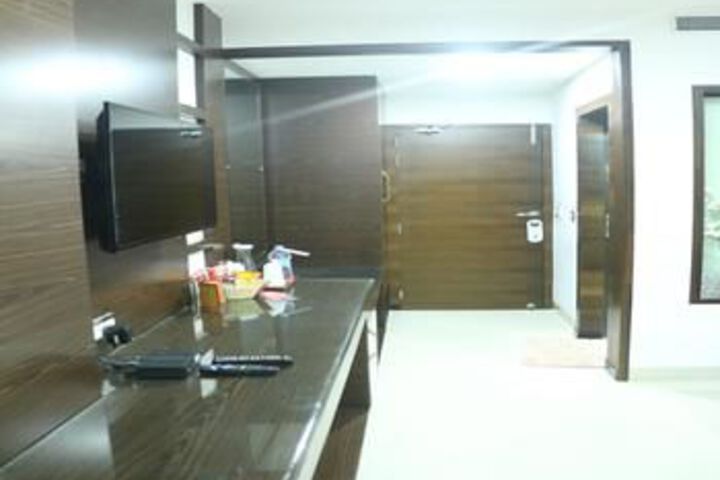 Room 4 of 25