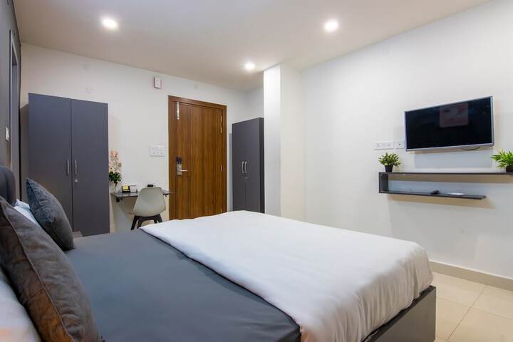 Room 7 of 9