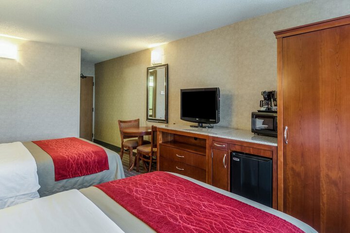 Quadruple Queen Bed (3 of 10)