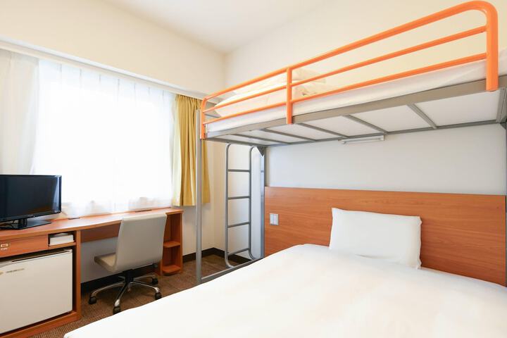 Room 9 of 26
