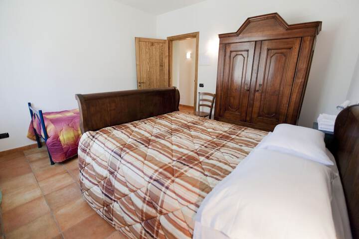 Room 3 of 32