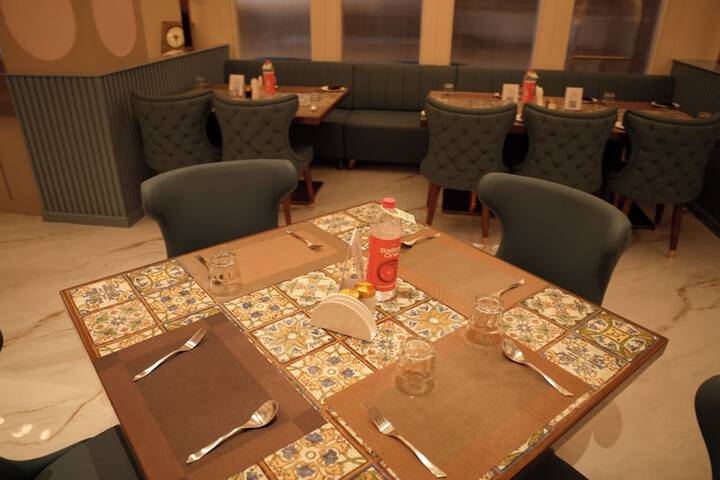 Dining 58 of 87