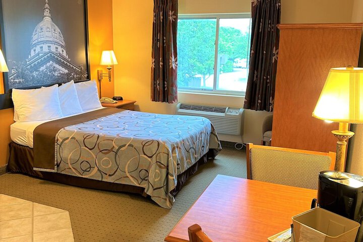 2 Queen Beds (13 of 20)